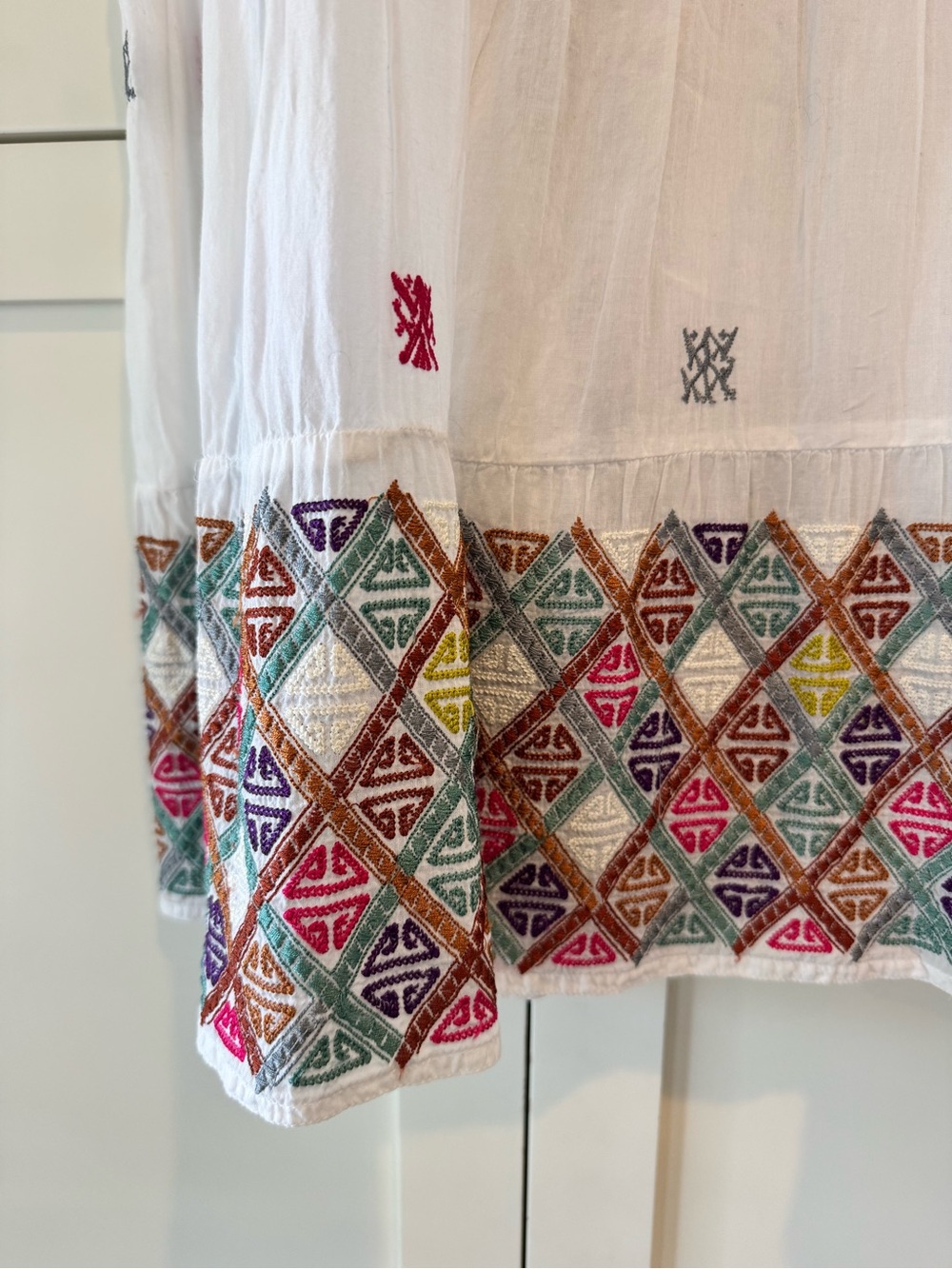 Roller Rabbit White Dress with Multicolor Embroidery Size Large - Picture 5 of 5